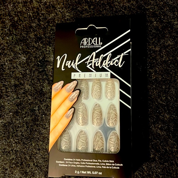 💅🏻Ardell Professional Nail Addict press on nails - Picture 4 of 6